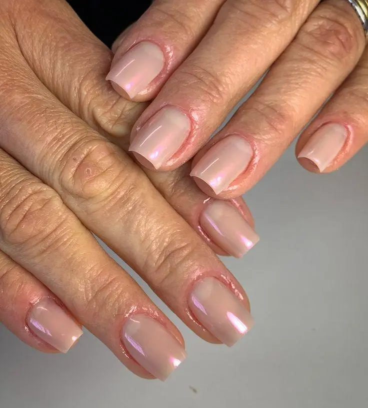 Banho de Gel — O brilho que transforma qualquer esmalte. Cor intensa, acabamento impecável, durabilidade real